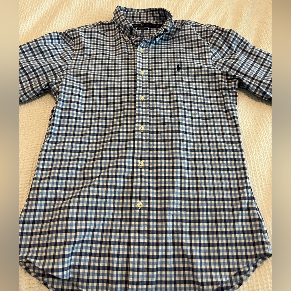 RALPH LAUREN button down shirt. Size MEDIUM, slim fit.